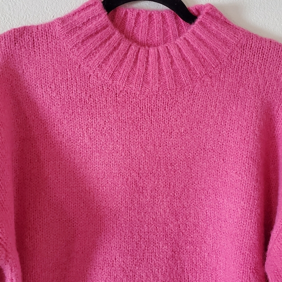 SIGNATURE8‎ Knitted Oversized Cropped Sweater. - Picture 10 of 12